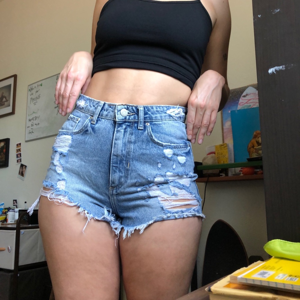 Zara High Rise Distressed Frayed Light Denim Short Shorts Size 4 Trafaluo Denim